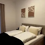 Hirschenhof Apartments 3*