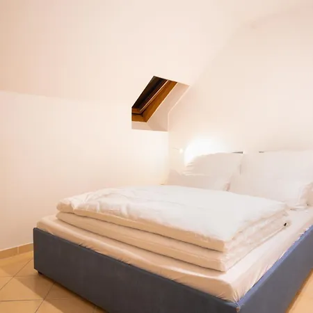 Hirschenhof 3*