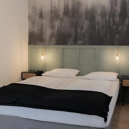 Hirschenhof 3*