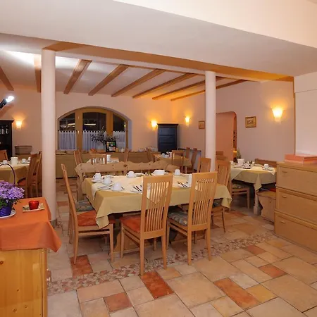 Hirschenhof 3*